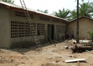 Batiment de pédiatrie en retauration - Centre de Davougon au BENIN - Avril 2012